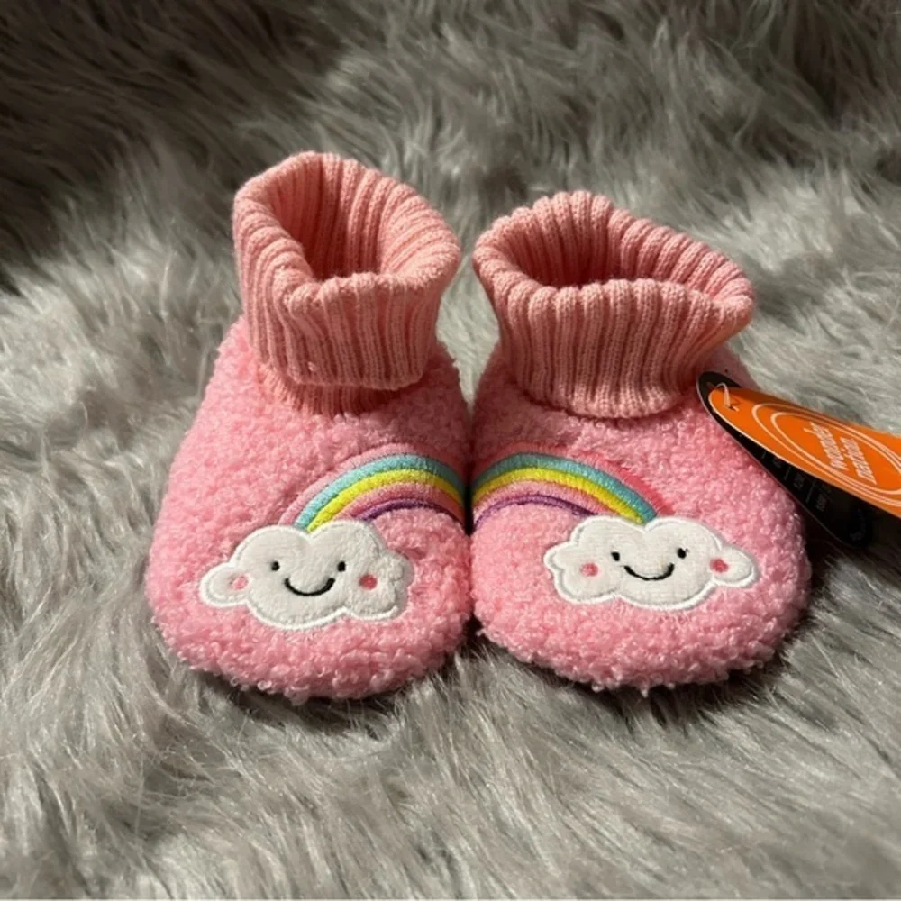 Wonder Nation Slippers‎ Baby Girl’s Size 5 Pink Fuzzy Rainbow Bootie Shoes